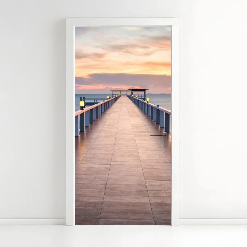 Adesivo per porta passerella sul mare al tramonto