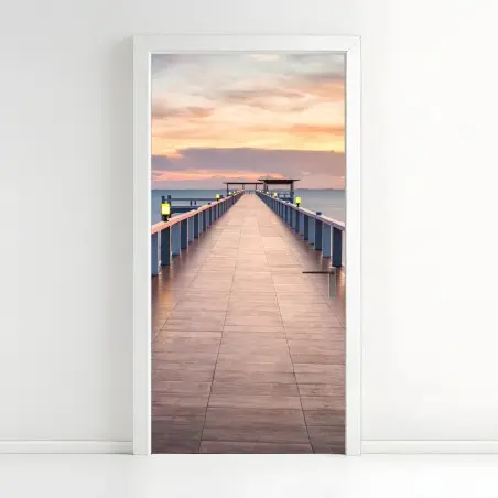 Adesivo per porta passerella sul mare al tramonto • Wallissimo®