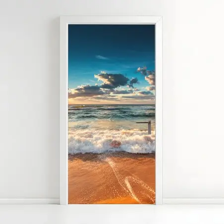 Adesivo per porta alba dorata sul mare • Wallissimo®