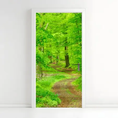 Adesivo per porta sentiero nel bosco primaverile • Wallissimo®