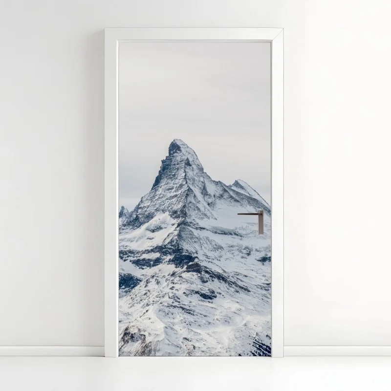 Adesivo per porta maestosa vetta innevata