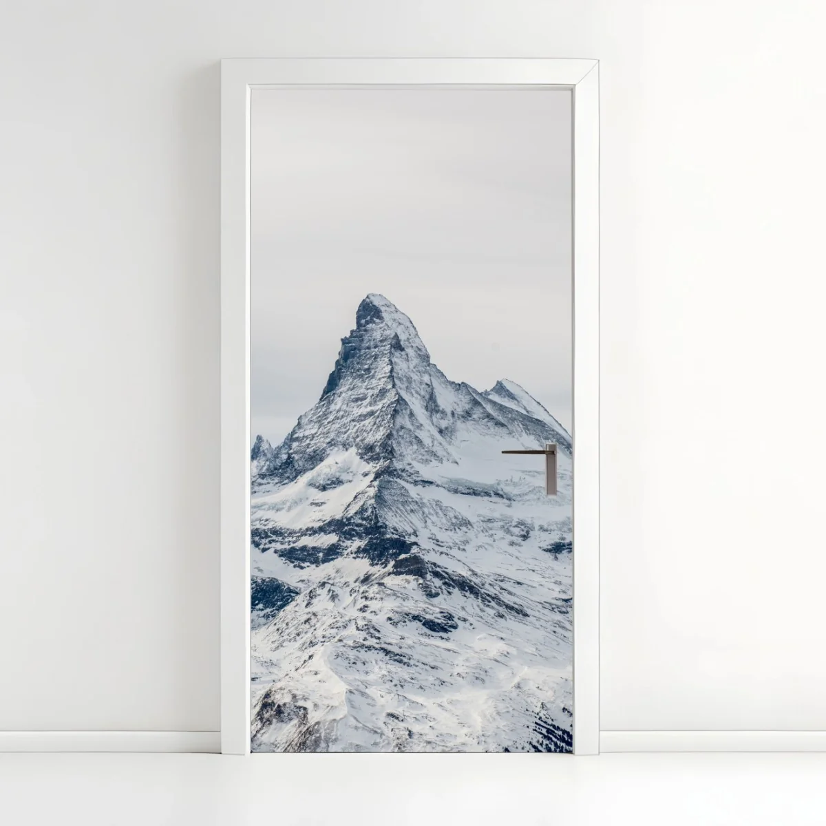 Adesivo per porta maestosa vetta innevata • Wallissimo® Adesivo per porta maestosa vetta innevata • Wallissimo®