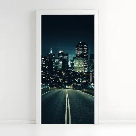 Adesivo per porta strada verso la città moderna illuminata • Wallissimo®