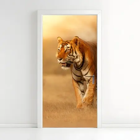 Adesivo per porta tigre maestosa al tramonto • Wallissimo®