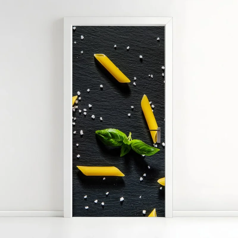 Adesivo per porta still life mediterraneo: pomodori, basilico e pasta su sfondo nero