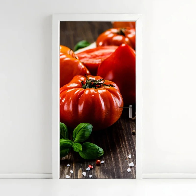 Adesivo per porta pomodori rustici e basilico su tavola in legno
