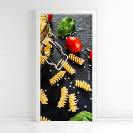 Adesivo per porta composizione di fusilli e ingredienti mediterranei • Wallissimo®