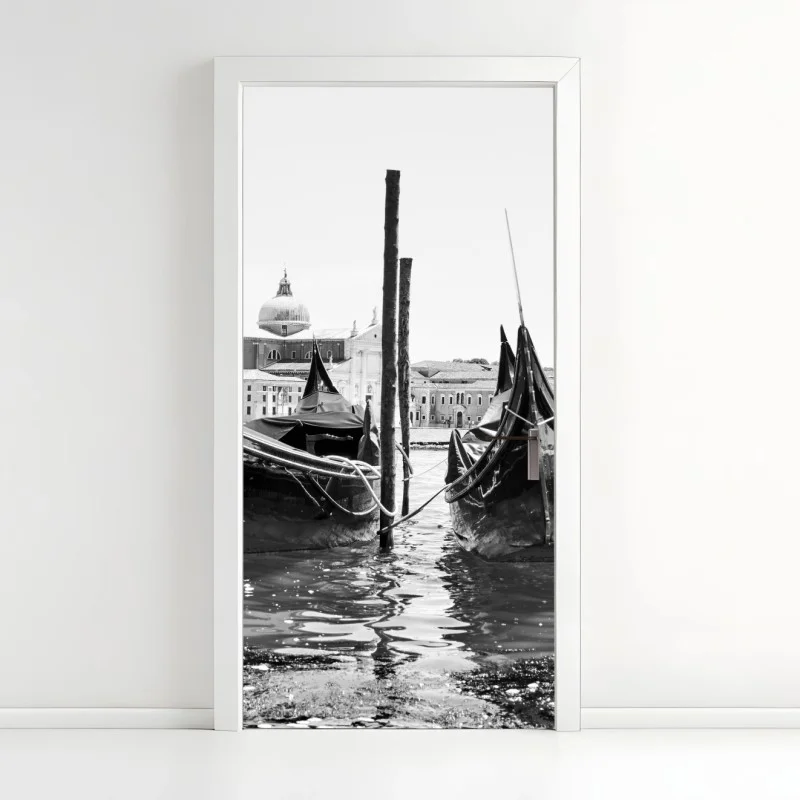 Adesivo per porta riflessi di Venezia: gondole in bianco e nero