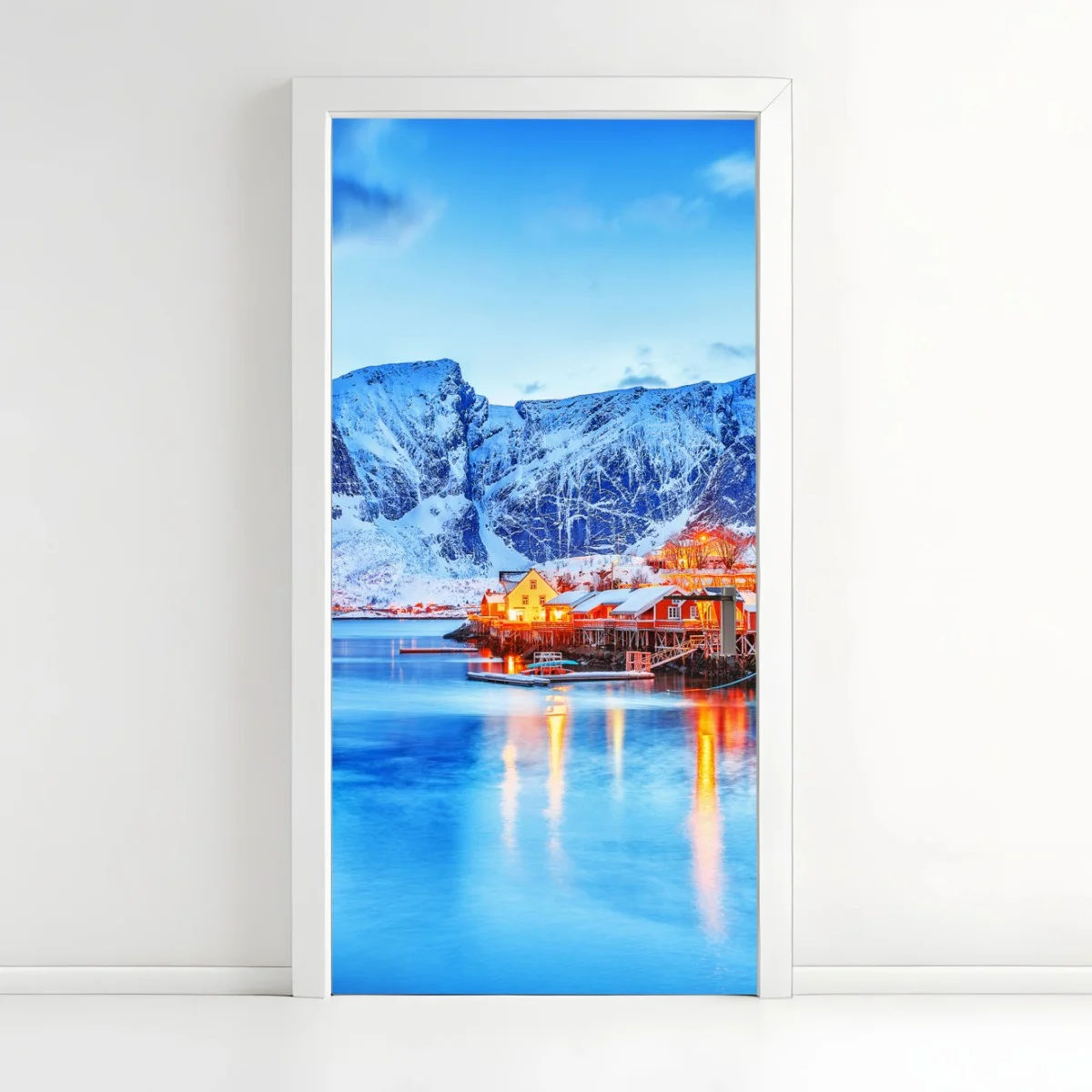 Adesivo per porta villaggio di case rosse sul fiordo innevato • Wallissimo® Adesivo per porta villaggio di case rosse sul fiordo innevato • Wallissimo®