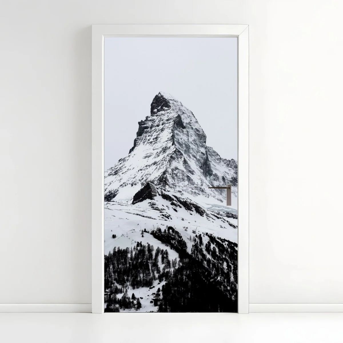 Adesivo per porta maestosa cima innevata • Wallissimo® Adesivo per porta maestosa cima innevata • Wallissimo®
