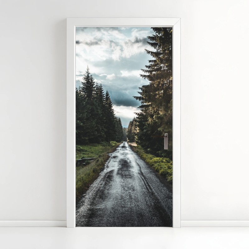 Adesivo per porta strada nella foresta al crepuscolo