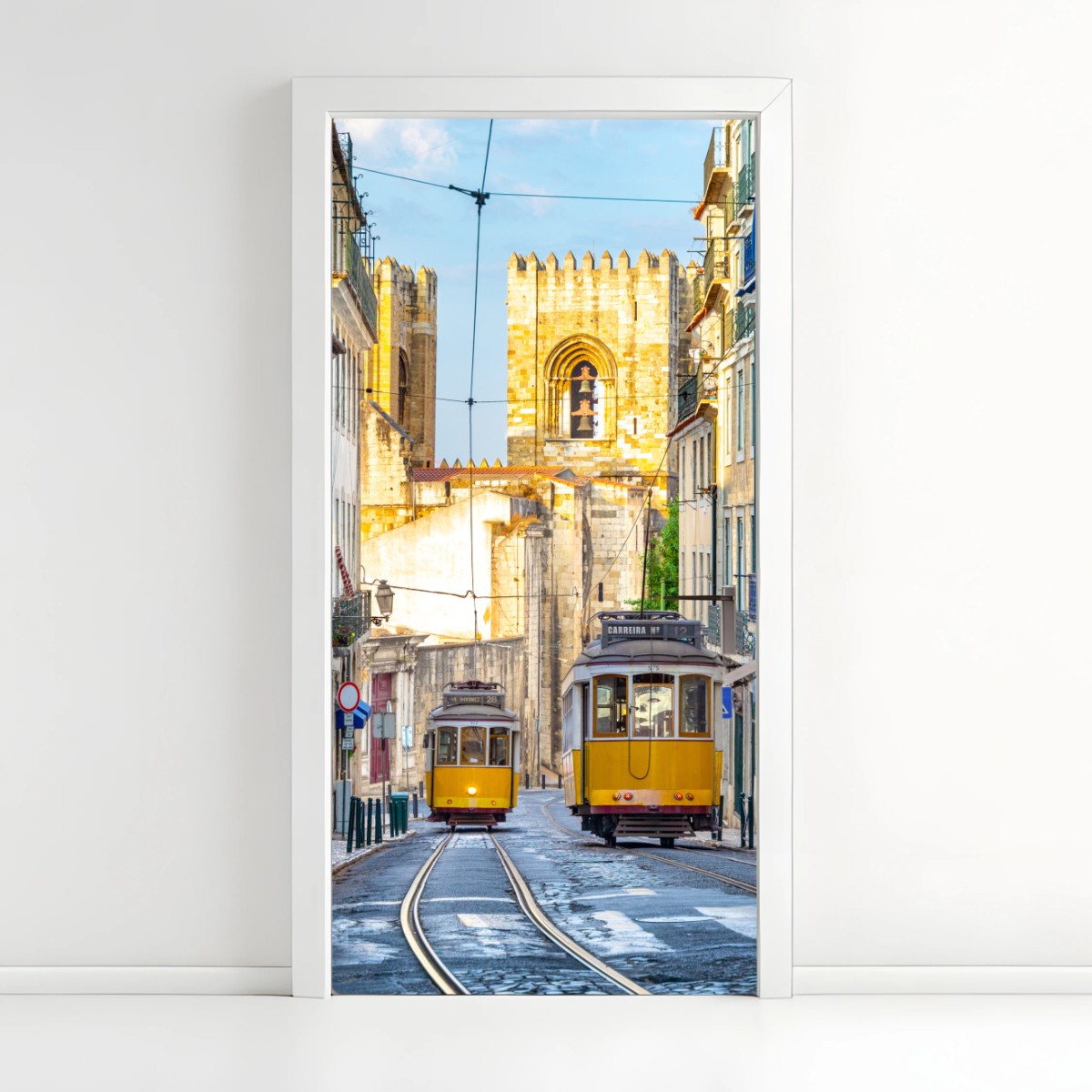 Adesivo per porta tram gialli di Lisbona, scorcio urbano • Wallissimo®