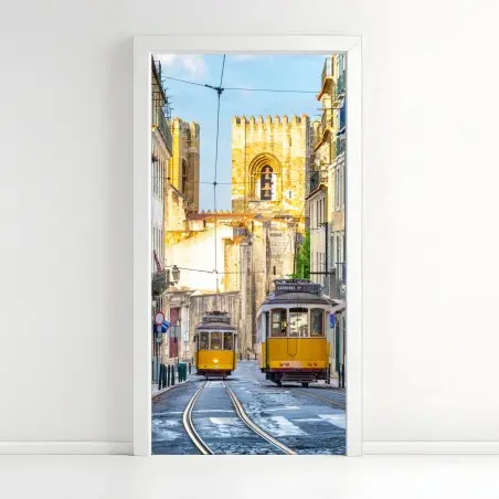 Adesivo per porta tram gialli di Lisbona, scorcio urbano • Wallissimo®
