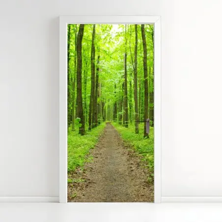 Adesivo per porta sentiero verde nella foresta primaverile • Wallissimo®