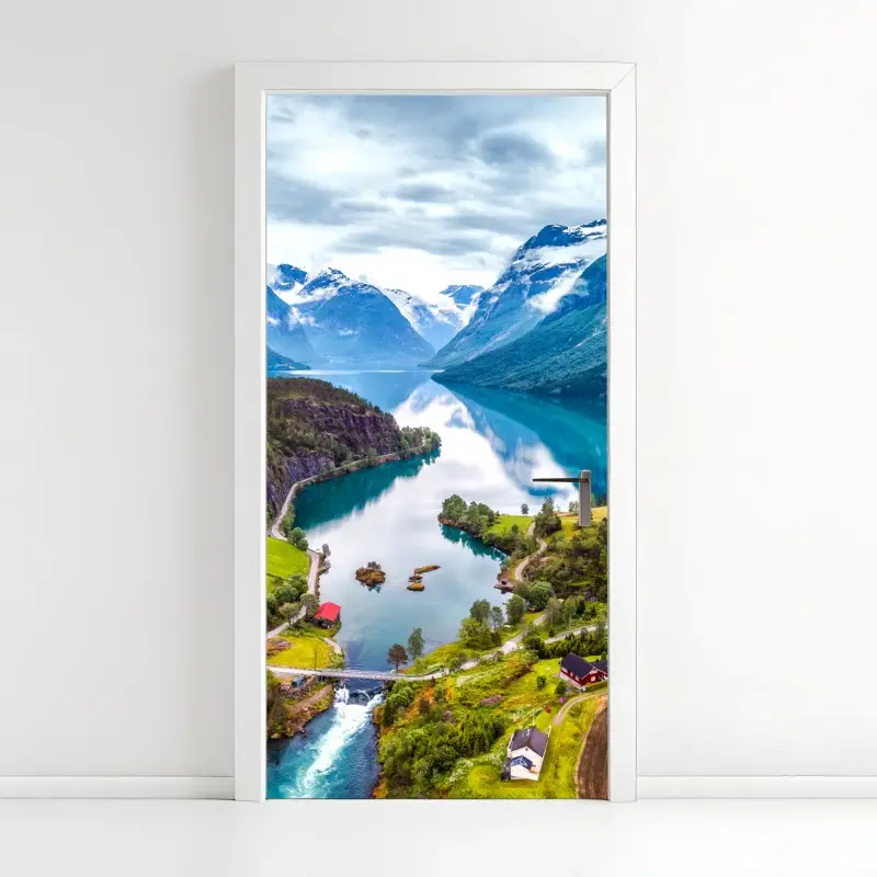 Adesivo per porta fiordo di Norvegia: natura tra montagne e acqua