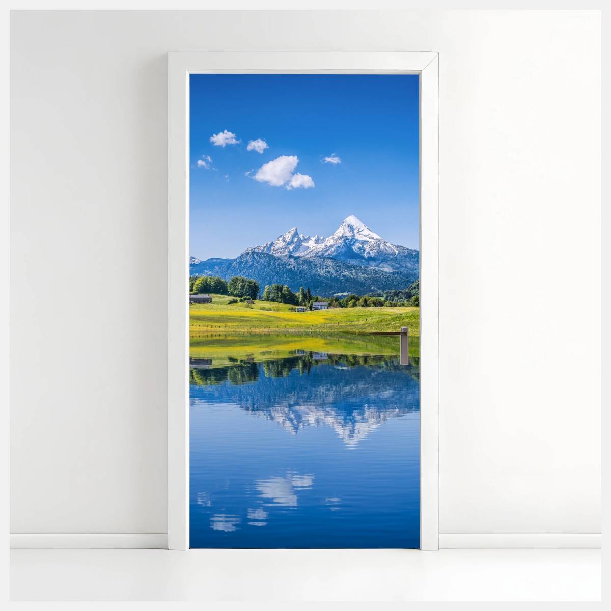 Adesivo per porta riflessi delle Alpi sul lago • Wallissimo®