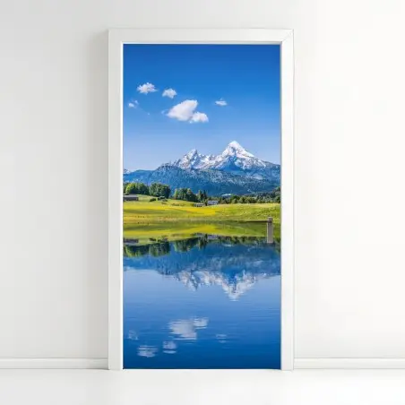 Adesivo per porta riflessi delle Alpi sul lago • Wallissimo®