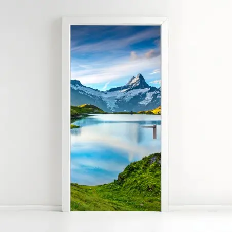 Adesivo per porta tramonto alpino sul lago Bachsee con Wetterhorn e Wellhorn • Wallissimo®