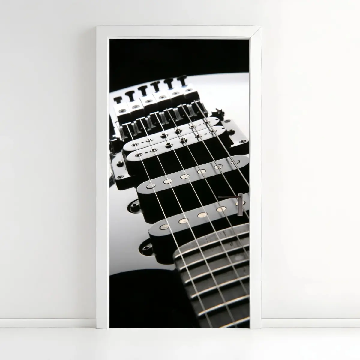 Adesivo per porta primo piano di una chitarra elettrica lucida • Wallissimo®