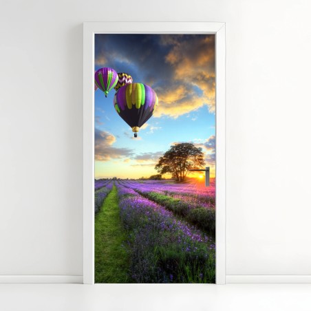 Adesivo per porta tramonto di lavanda e mongolfiere sulla campagna • Wallissimo®