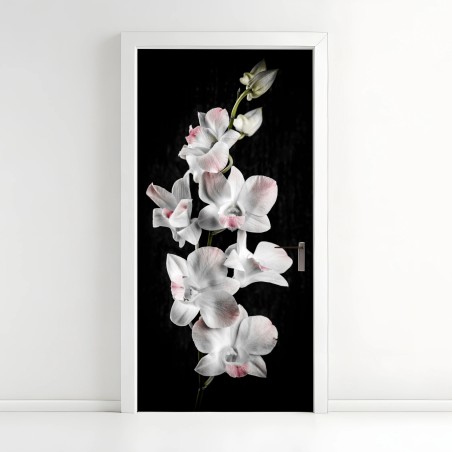 Adesivo per porta orchidea bianca con sfumature rosa su sfondo nero • Wallissimo®