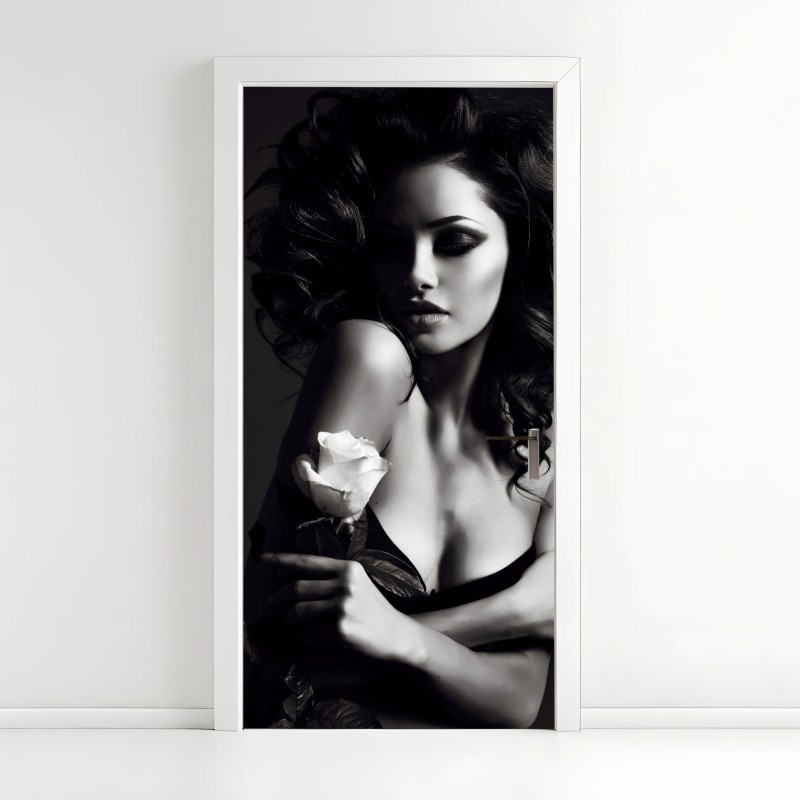 Adesivo per porta eleganza senza tempo in bianco e nero