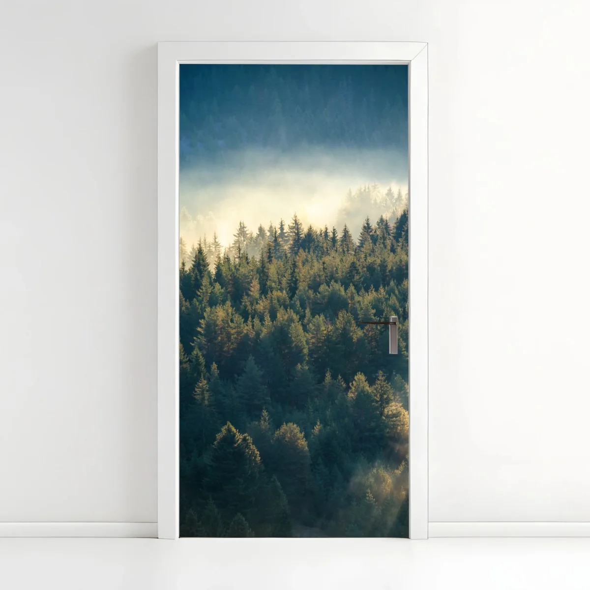 Adesivo per porta foresta di pini nella nebbia dorata • Wallissimo® Adesivo per porta foresta di pini nella nebbia dorata • Wallissimo®