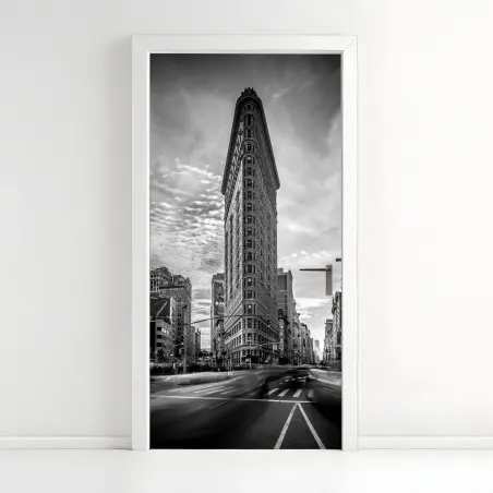 Adesivo per porta prospettiva verticale del Flatiron a New York • Wallissimo®