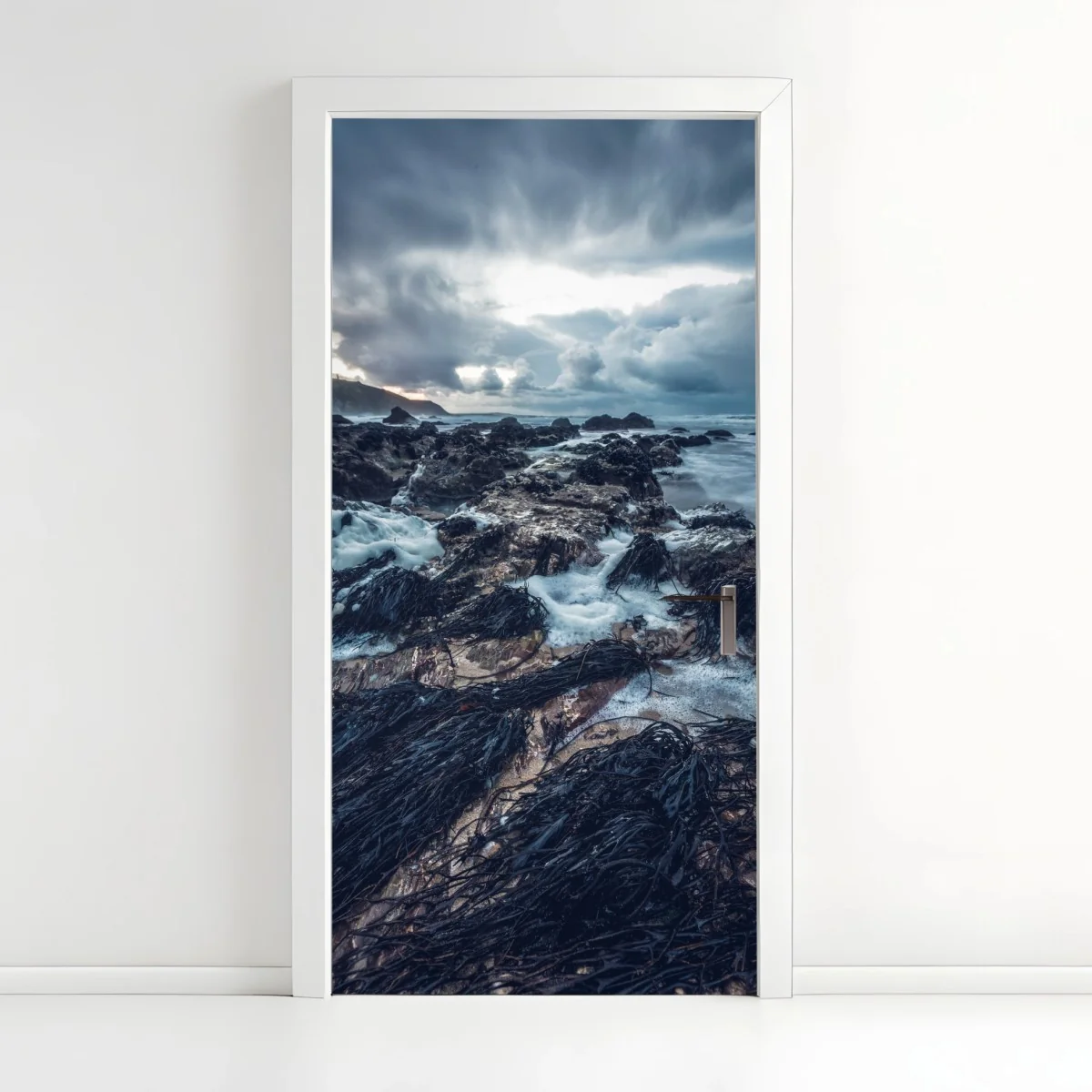 Adesivo per porta costa tempestosa: fascino selvaggio sul bagnasciuga • Wallissimo® Adesivo per porta costa tempestosa: fascino selvaggio sul bagnasciuga • Wallissimo®