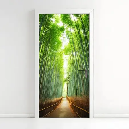 Adesivo per porta sentiero nella foresta di bambù di Arashiyama • Wallissimo®