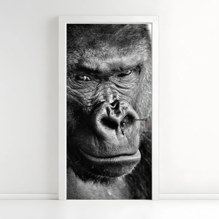 Adesivo per porta ritratto intenso di gorilla in bianco e nero • Wallissimo®