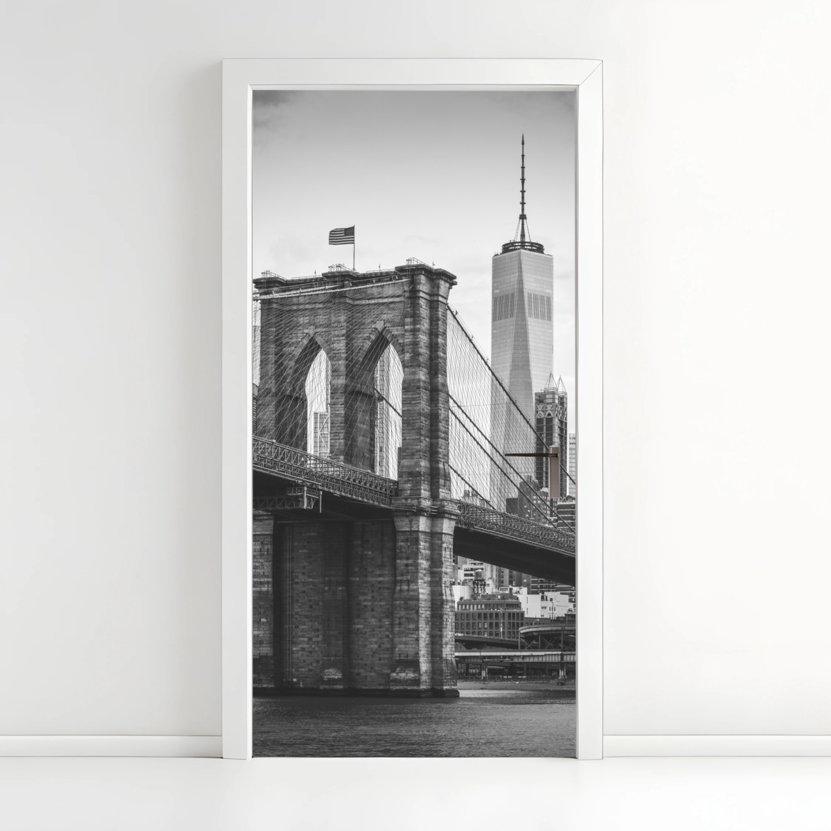 Adesivo per porta ponte di Brooklyn e skyline di New York in bianco e nero • Wallissimo®