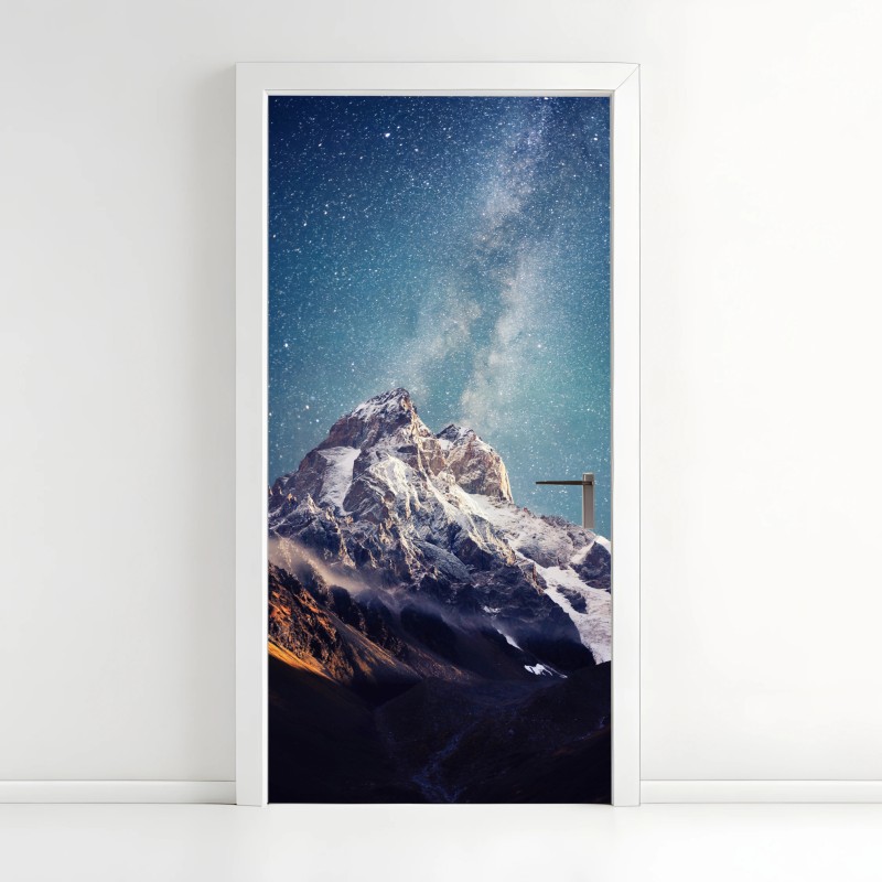 Adesivo per porta montagna Ushba sotto il cielo stellato