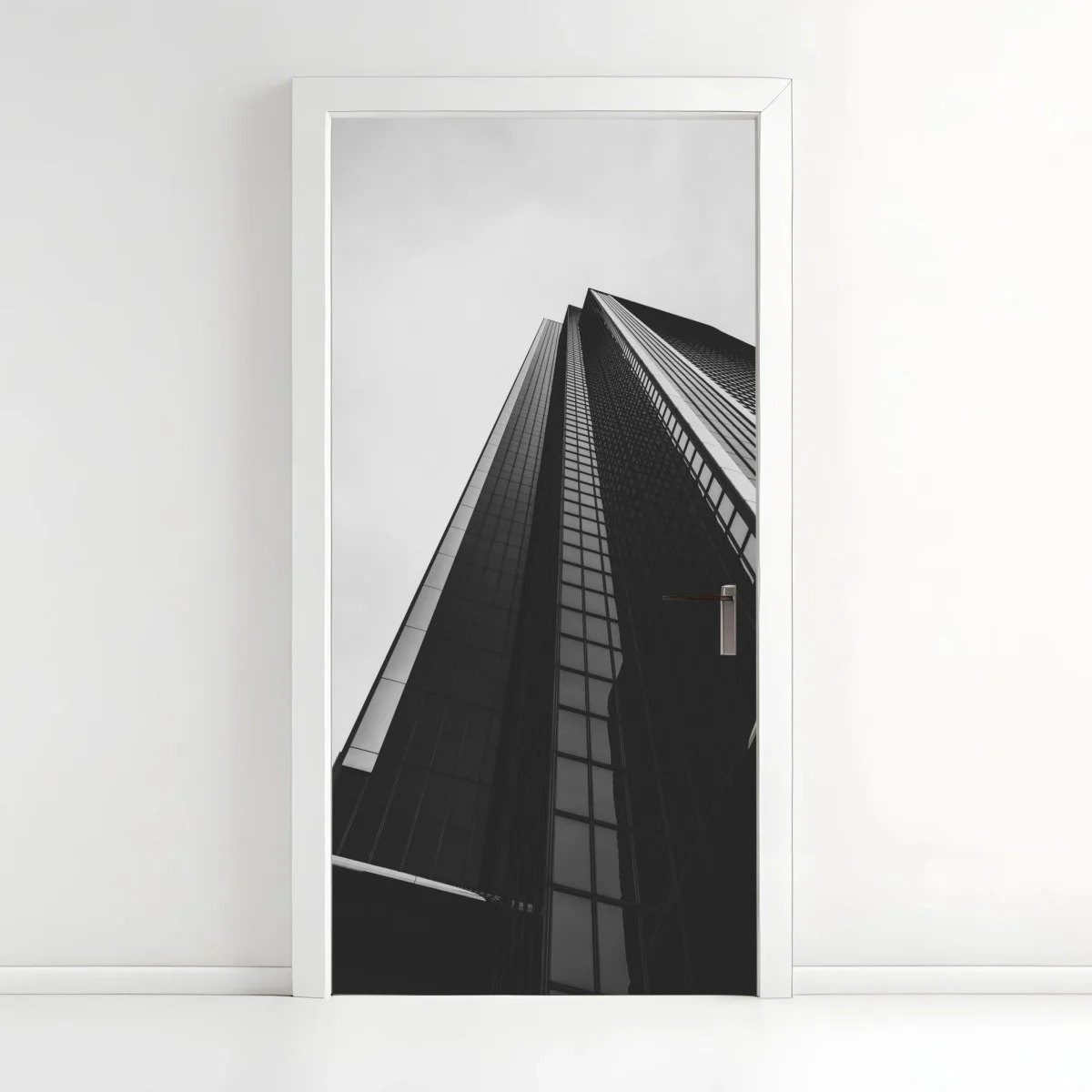 Adesivo per porta prospettiva verticale di un grattacielo moderno • Wallissimo® Adesivo per porta prospettiva verticale di un grattacielo moderno • Wallissimo®