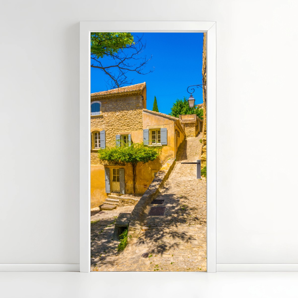 Adesivo per porta vicoletto soleggiato in Provenza • Wallissimo®