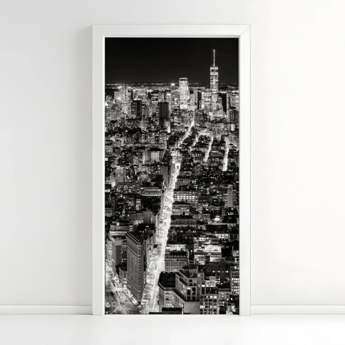 Adesivo per porta skyline notturno di New York in bianco e nero • Wallissimo® Adesivo per porta skyline notturno di New York in bianco e nero • Wallissimo®