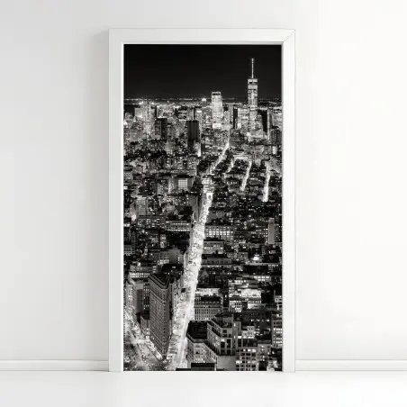 Adesivo per porta skyline notturno di New York in bianco e nero • Wallissimo®