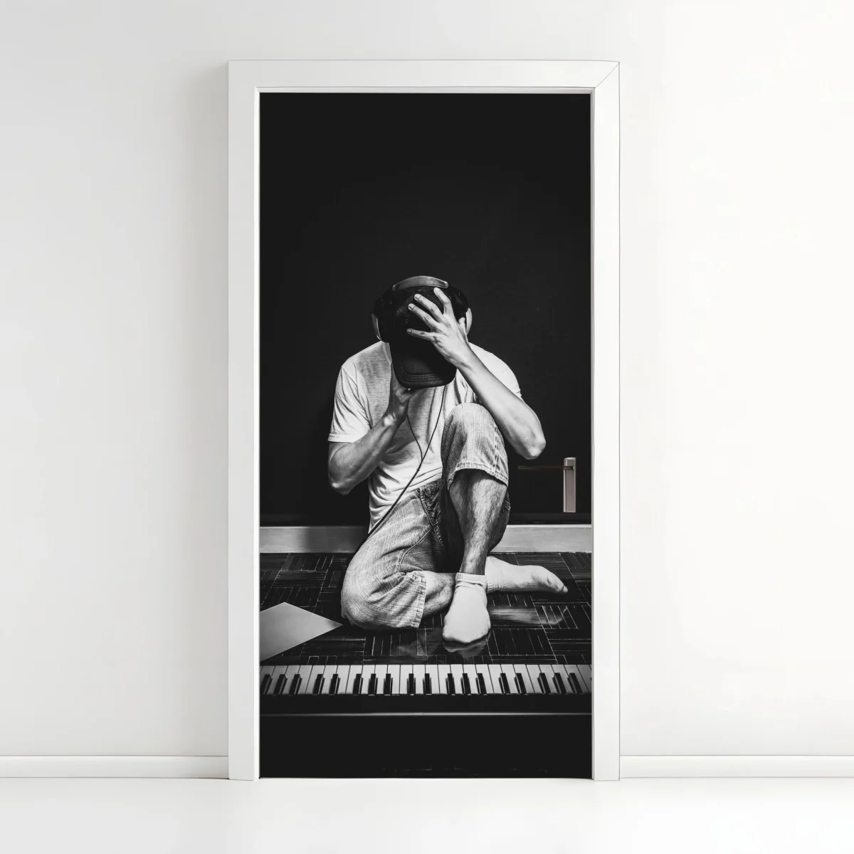Adesivo per porta introspezione musicale in bianco e nero • Wallissimo® Adesivo per porta introspezione musicale in bianco e nero • Wallissimo®