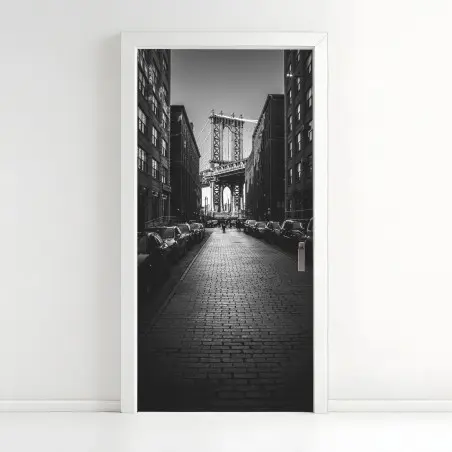 Adesivo per porta scorcio urbano con Manhattan Bridge a New York • Wallissimo®