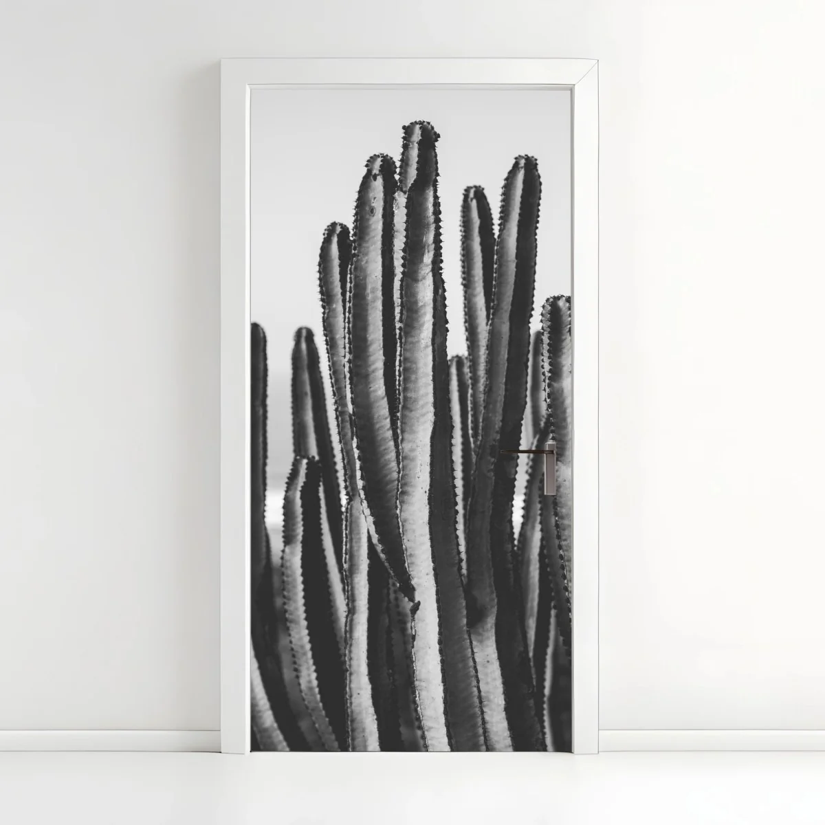 Adesivo per porta cactus in bianco e nero dettaglio verticale • Wallissimo® Adesivo per porta cactus in bianco e nero dettaglio verticale • Wallissimo®