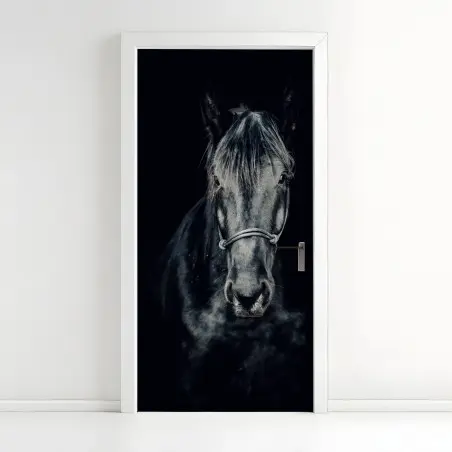 Adesivo per porta sguardo d'inverno: ritratto di cavallo nero • Wallissimo®