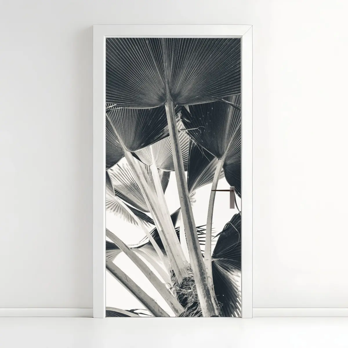 Adesivo per porta dettaglio di palme a ventaglio in bianco e nero • Wallissimo®