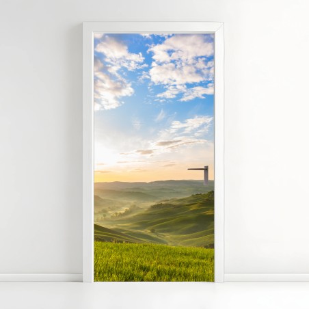 Adesivo per porta alba dorata sulle colline verdi • Wallissimo®