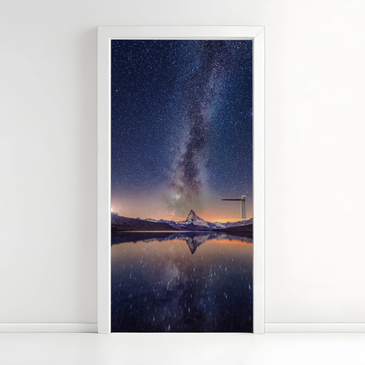 Adesivo per porta via lattea e montagna riflessa • Wallissimo®