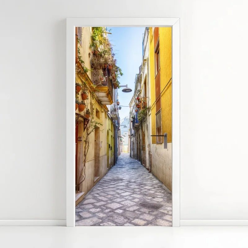 Adesivo per porta vicolo fiorito nel centro storico di Brindisi