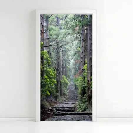 Adesivo per porta sentiero silenzioso nella foresta secolare • Wallissimo®