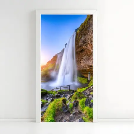 Adesivo per porta tramonto a Seljalandsfoss: splendore della cascata • Wallissimo®