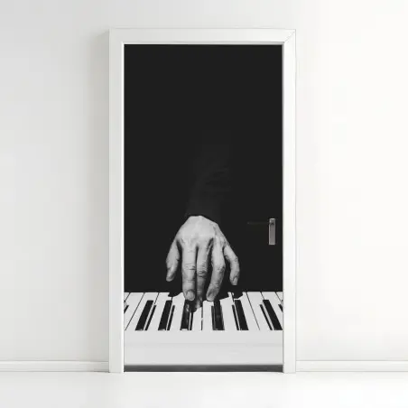 Adesivo per porta mano sul pianoforte in bianco e nero • Wallissimo®