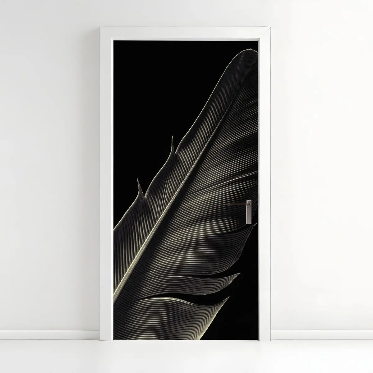 Adesivo per porta piuma in primo piano, eleganza in bianco e nero • Wallissimo®
