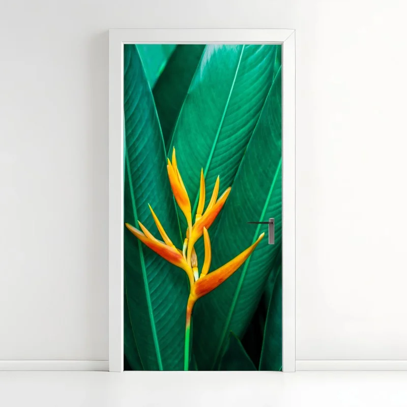 Adesivo per porta fiore tropicale su fogliame verde intenso